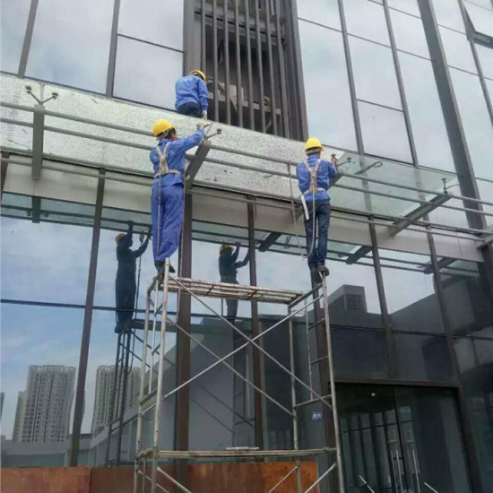 更换幕墙玻璃工程