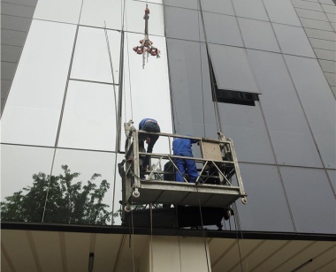 更换幕墙玻璃工程