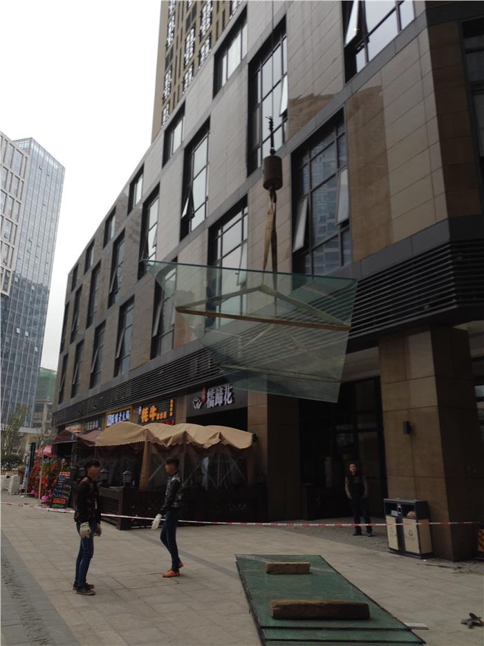 更换幕墙玻璃工程