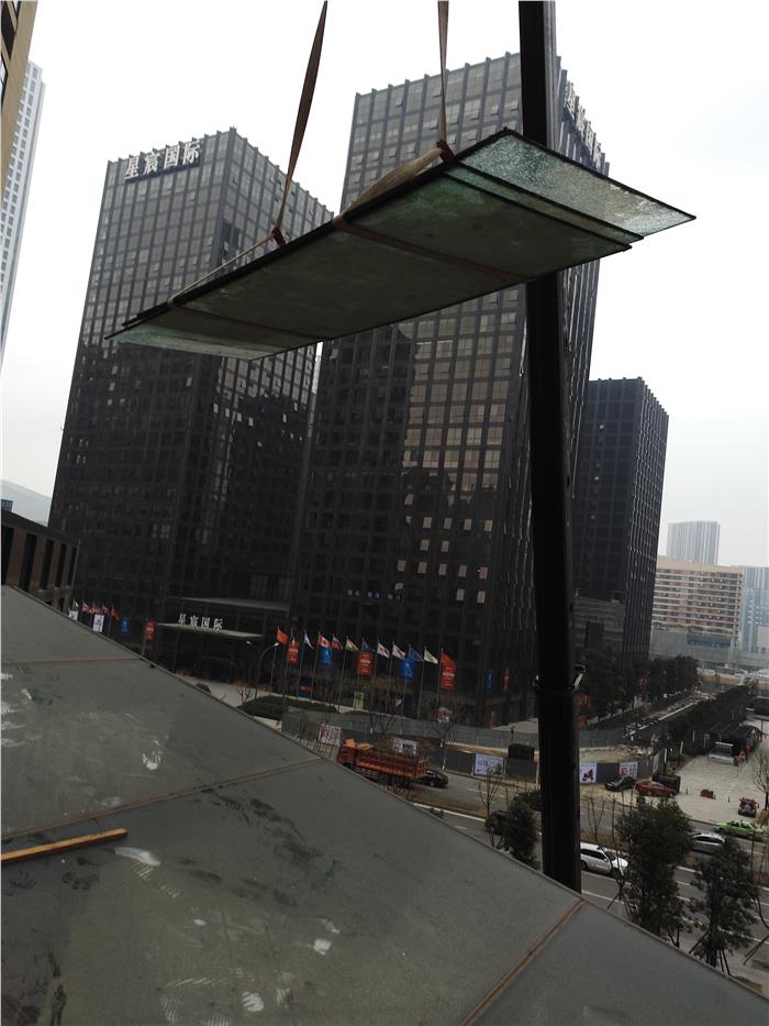 更换幕墙玻璃工程